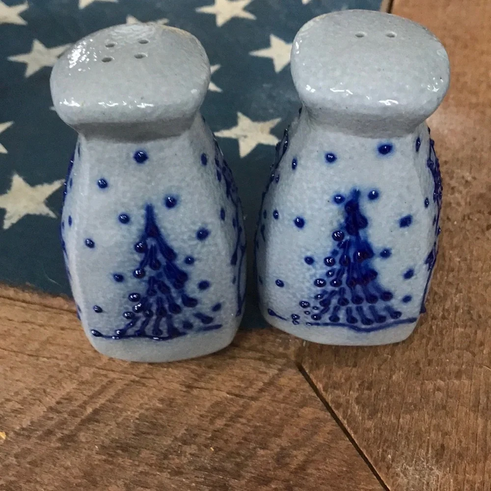 Winter pottery salt & pepper shakers